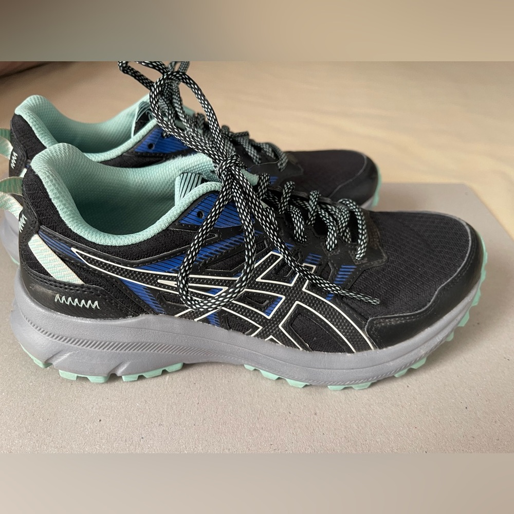 ASICS running training shoes. Mint and black, women’s size 8